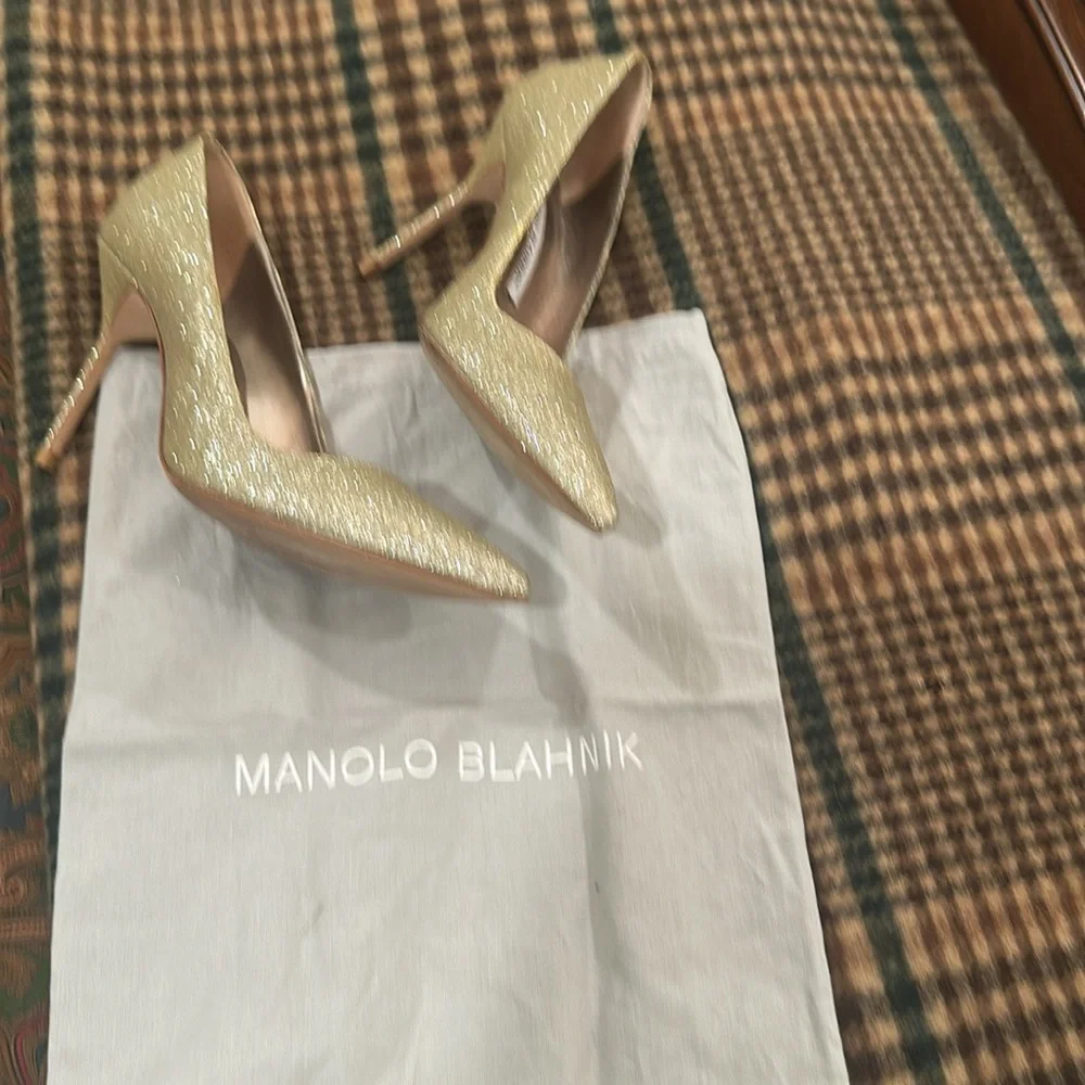 Manolo Blahnik Gold Women's Shoes l
